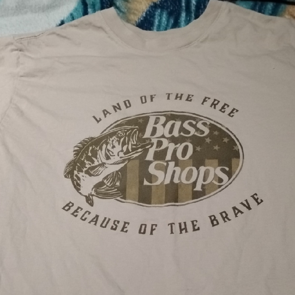 Bass Pro Shops Beige Graphic Tee